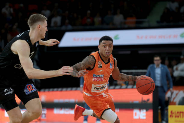 皇马标志性 皇马标志性